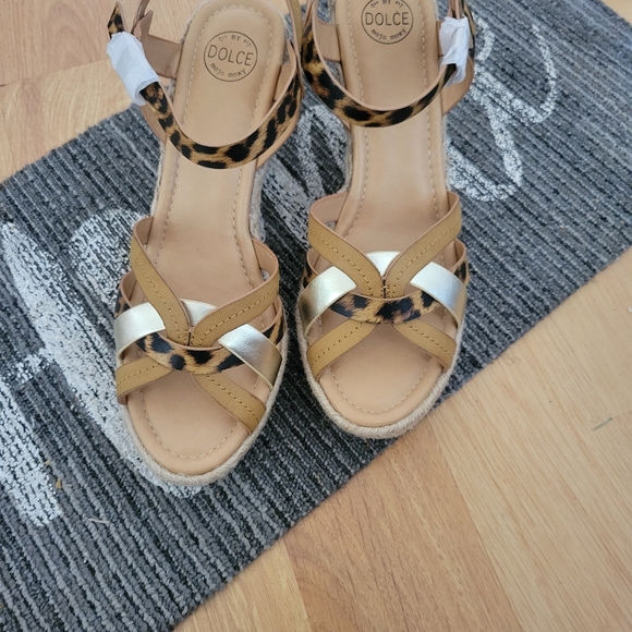 DOLCE BY MOJO MOXY tan cheetah print shoes - Picture 7 of 9